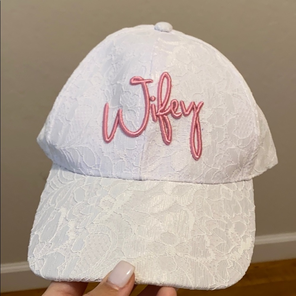 White lace wifey hat - adjustable